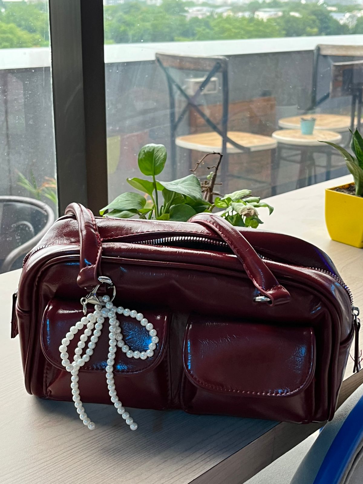 Glossy Charm Bow Tote – Stylish Patent Handbag with Pearl Accent