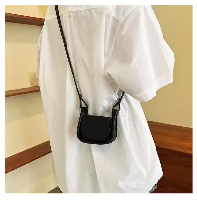 Mini Saddle Crossbody Bag – Elegant Structured Purse for Women
